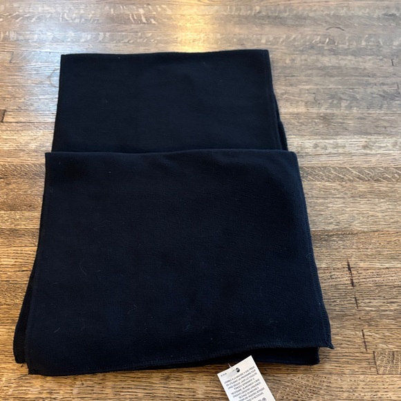 New Lands' End Classic Black Wrap Fleece Scarf. Unisex Soft and Cozy - Picture 3 of 4